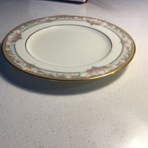 Set of 4 Noritake China Barrymore Design Salad Plates, 6 1/2 “